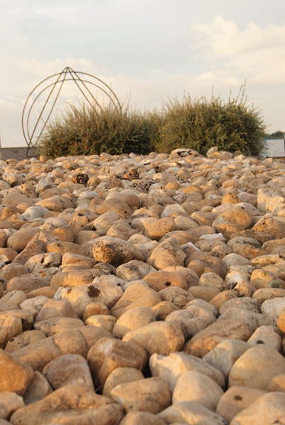 "le Libre" de Pierre LABAT au rond-point de La Nauve à Creysse